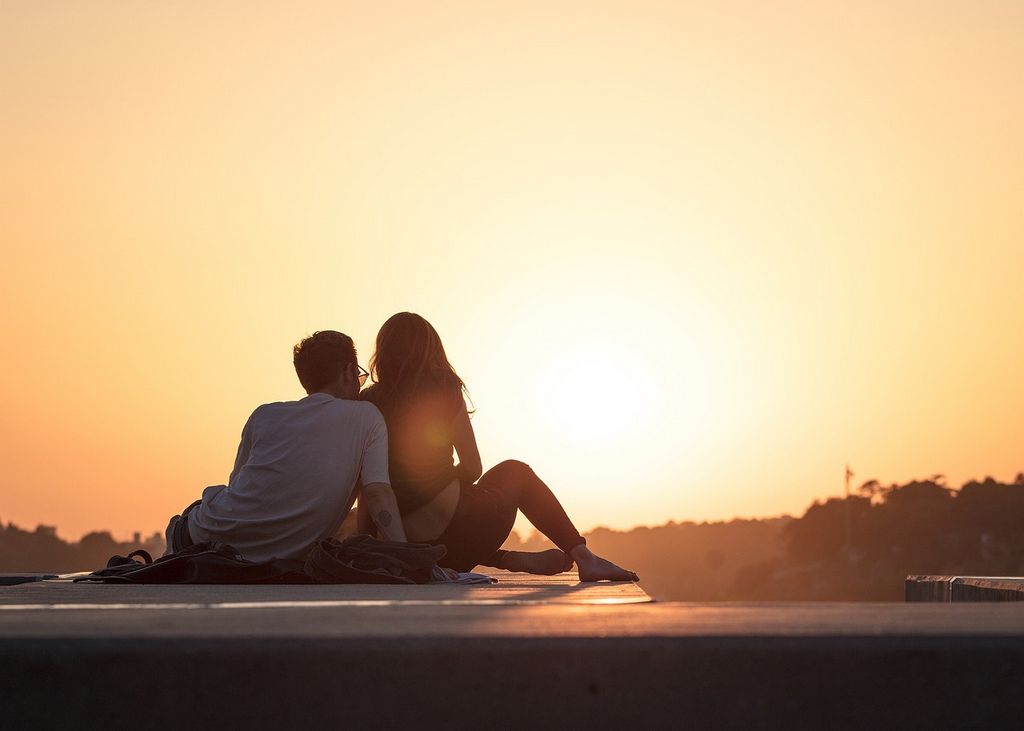 The very best dating applications and websites, according to a connections author